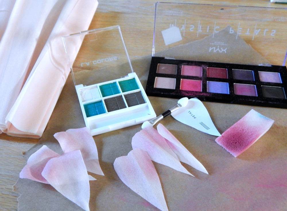 Tinting crepe paper petals