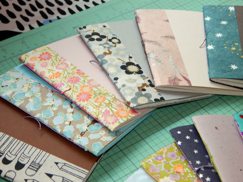 Pamphlet books, medium