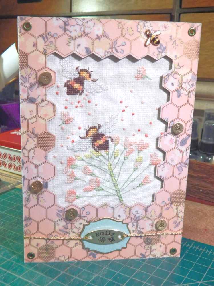 Finished Honeycomb and Bee card